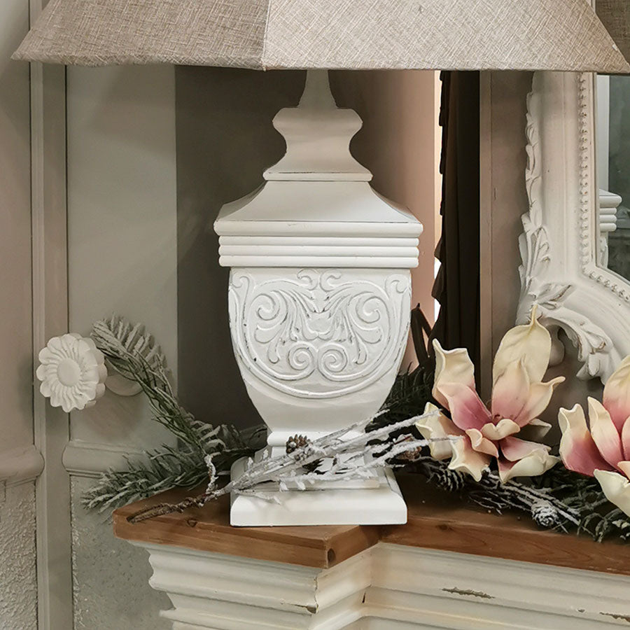 Lampada da tavolo con Paralume Quadrato Stile Vintage Shabby Chic Colore Bianco Anticato Paralume Beige Altezza 73 cm