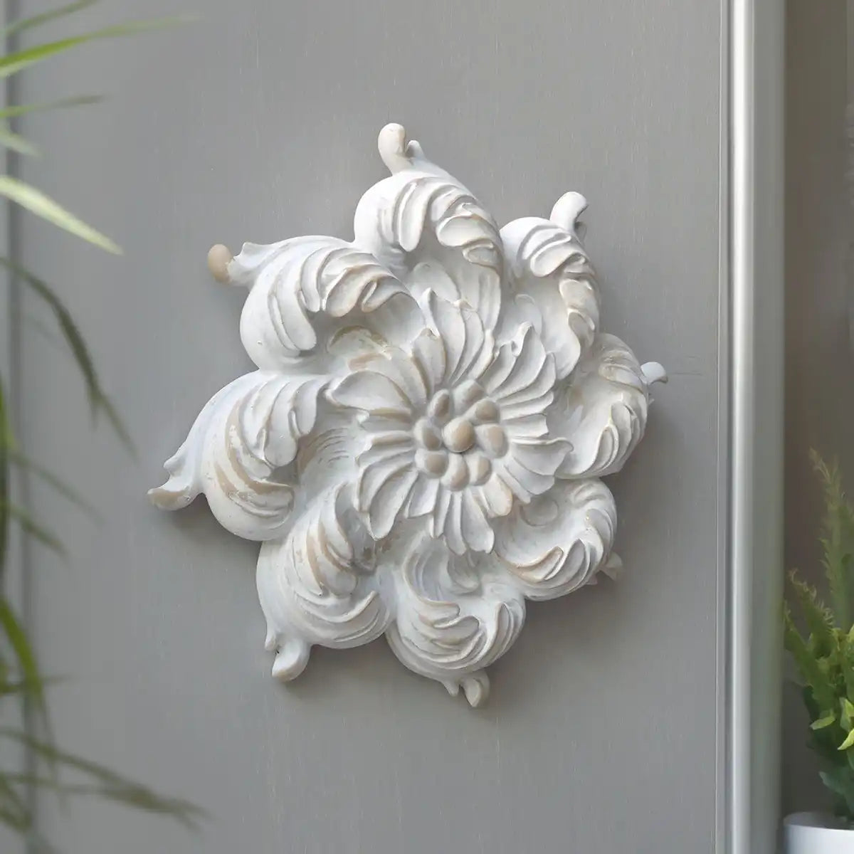 Fregio Decorativo da Muro Floreale Shabby Chic Colore Bianco Anticato Diametro 32 cm