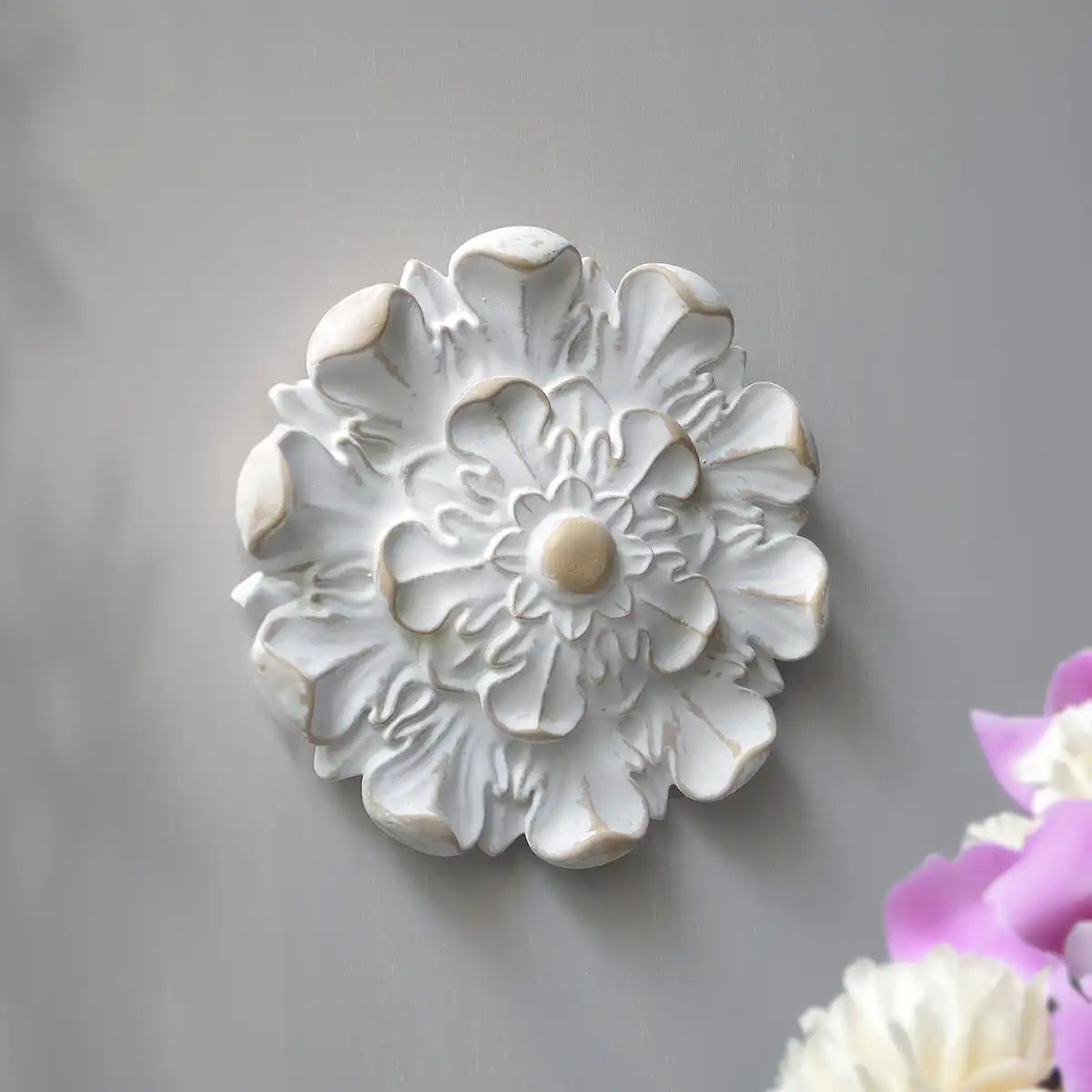 Fregio Decorativo da Muro Magnolia Shabby Chic Colore Bianco Anticato Diametro 31 cm