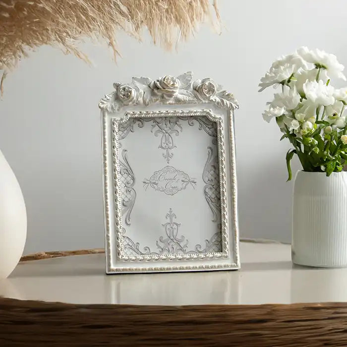 Cornice portafoto da Tavolo con Rose in Stile Shabby Chic Colore Bianco Anticato per fotografie 13 x 18 cm
