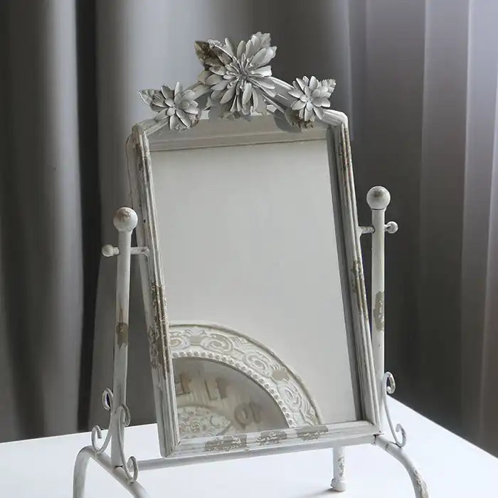 Specchio da Tavolo con Supporto Ferro Battuto Coccole di Casa Stile Shabby Chic Colore Bianco Anticato 25x42