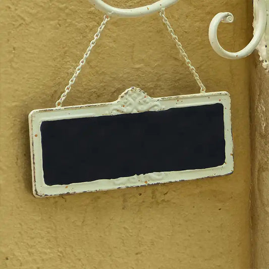 Targa con Lavagnetta e Gancio in Metallo Decorazione da Muro Stile Shabby Chic Blanc Mariclo Colore Crema Anticato 34x34