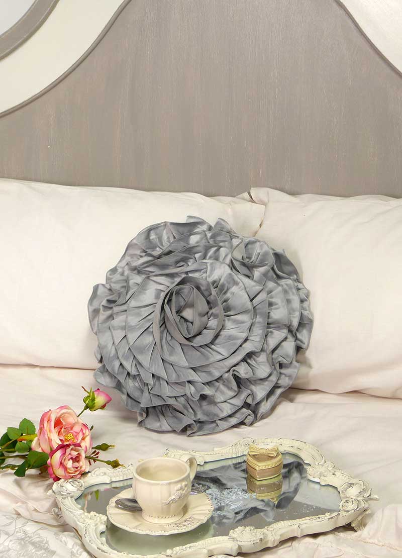 Rundes Samtkissen mit Rüschen im Shabby-Chic-Stil, Durchmesser 40 cm, Farbe Grau